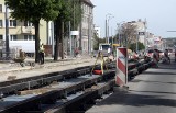 Remont ulicy Chełmińskiej z torowiskiem tramwajowym trwa już 14 miesiąc. Sprawdziliśmy na jakim etapie są prace. Zobacz zdjęcia