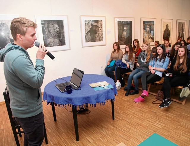 Jacek Hajnos swoje doświadczenia przedstawiał młodzieży