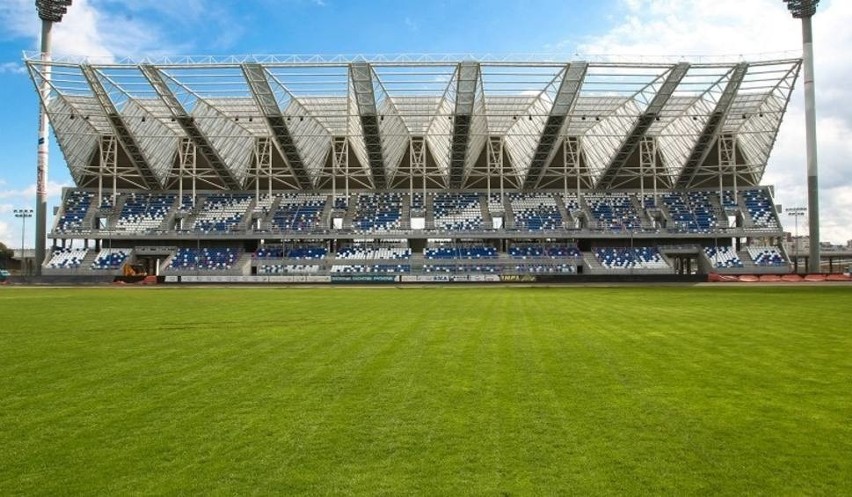 Stadiony rosną u nas jak grzyby po deszczu. W Ekstraklasie...