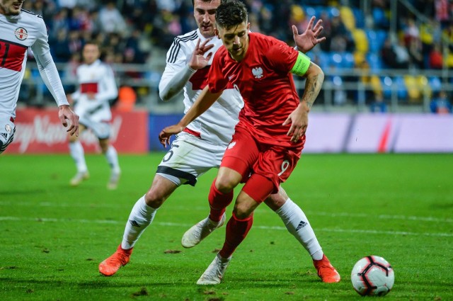 16.10.2018 gdyniastadion miejski w gdyni . mecz eliminacyjny mistrzostw europy u-21 . mecz polska - gruzjana zdjeciu: giorgi kantarina (5) , dawid kownacki (9)uwaga!!! zdjecia tylko dla polska press grupafot. przemek swiderski / polska press / dziennik baltycki