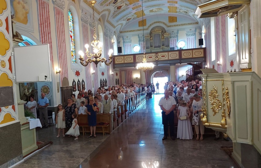 Boże Ciało w Kazanowie. Setki wiernych przeszły ulicami podczas pięknej procesji. Zobacz zdjęcia