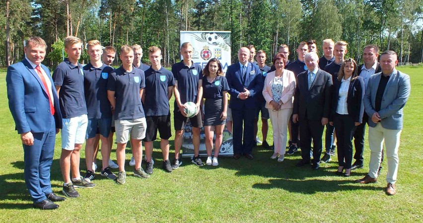 Pamiątkowe zdjęcie gości ZSZ nr 3 w Starachowicach z...