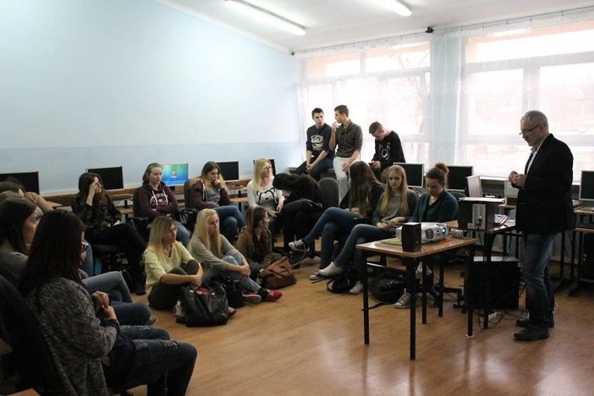 Licealiści z Pińczowa uczyli się o cyberprzemocy i bezpieczeństwie w sieci