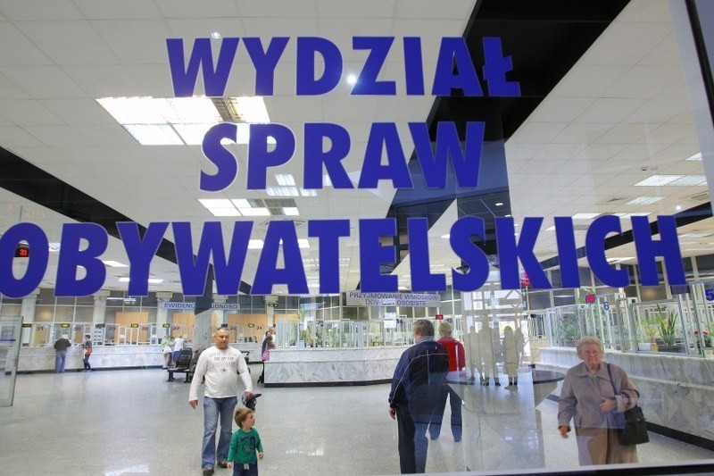 Poznań: Wymień dowód osobisty zanim straci ważność! Potem będą kolejki [ZDJĘCIA]