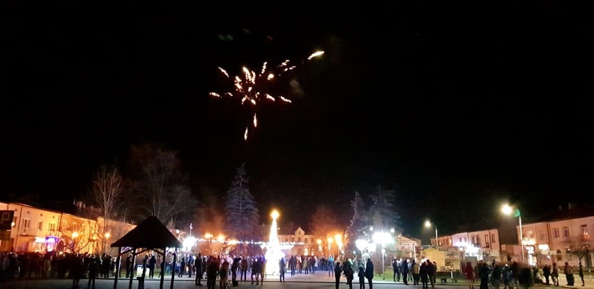 Mieszkańcy Zwolenia przywitali Nowy Rok na Placu Jana...