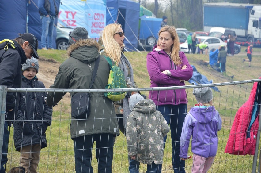 Woda, błoto i grad nie zatrzymały Straceńców