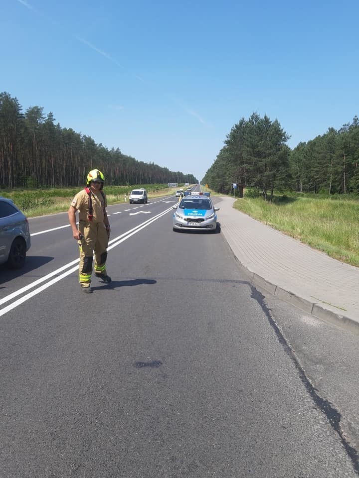 Na miejscu pracowały trzy zastępy straży pożarnej, dwie...