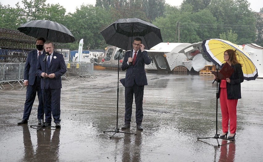 Premier Morawiecki na placu budowy łódzkiego tunelu...