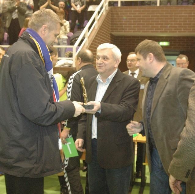 Na meczu gościł trener kadry narodowej bogdan Wenta, jego głogowscy działacze uhonorowali szalikiem  i statuetką.