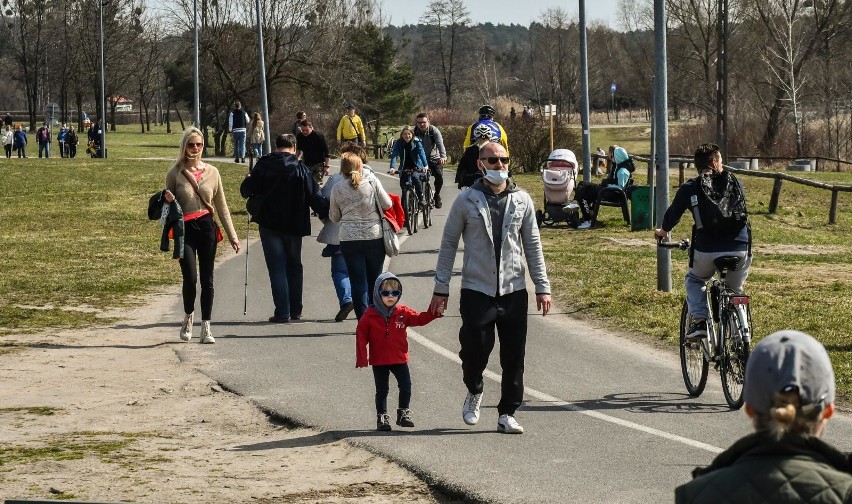 Na czym ten wpływ aury na wirusa polega? Wyjaśnienie jest...