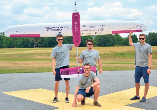 Na zawodach na Florydzie politechnikę reprezentowali: Mateusz Rakieć, Michał Pyza, Michał Szepke i Rafał Muchowski, studenci lotnictwa i kosmonautyki z koła naukowego Euroavia