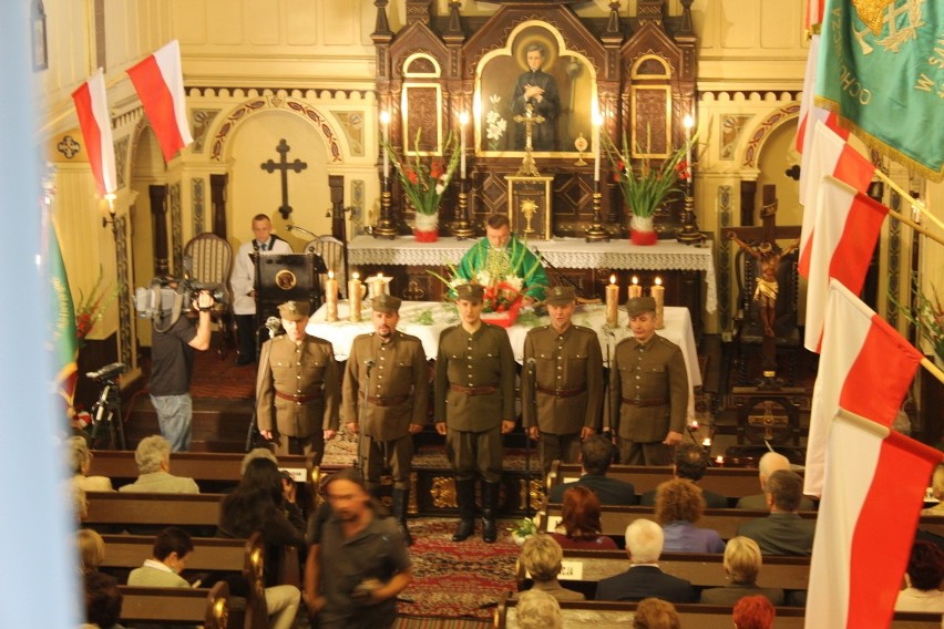 Ks. Stasiak odprawił kolejną mszę: Suspensa jest nieważna, bo nie zrozumiałem dekretu [ZDJĘCIA+FILM]