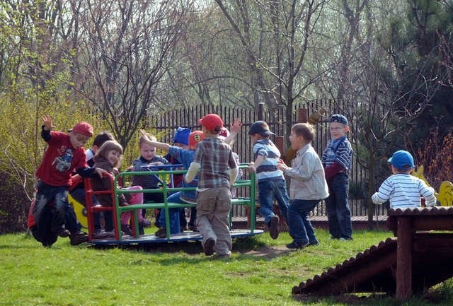 Mały Naukowiec to projekt dający maluchom szansę pierwszego kontaktu z nauką, bo współczesne przedszkole to nie tylko zabawa