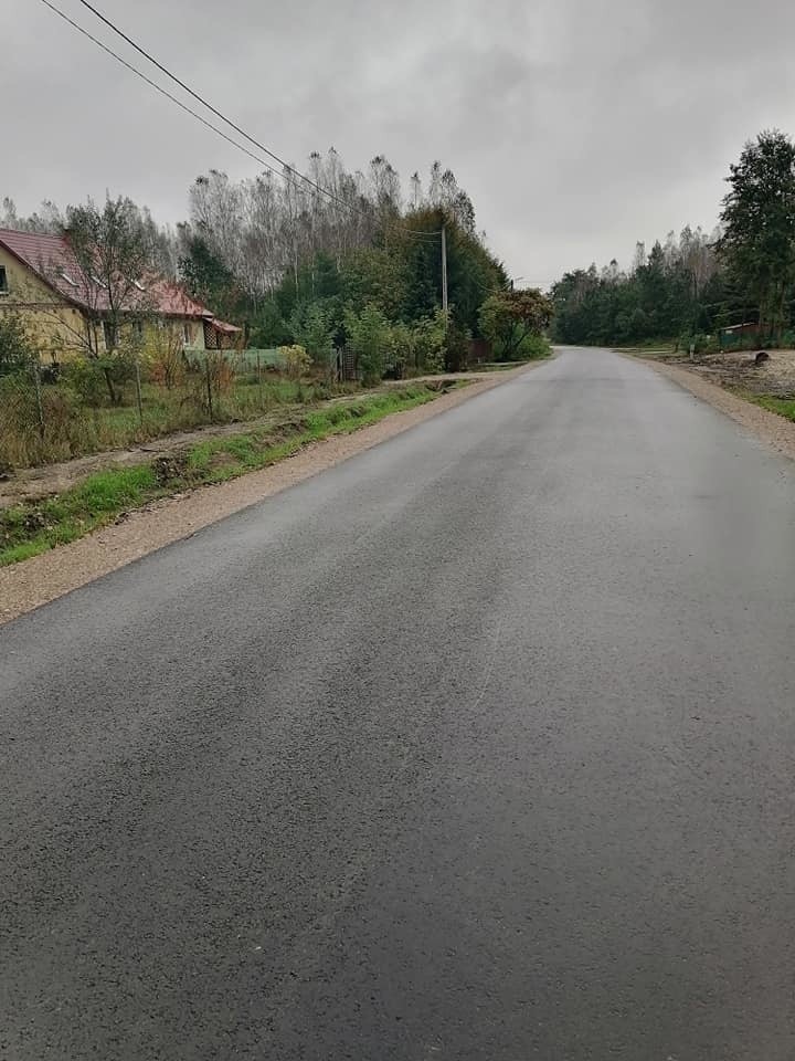 Nowa droga w Dobieszynie pod Białobrzegami. Asfaltem dojedziemy do Nadleśnictwa