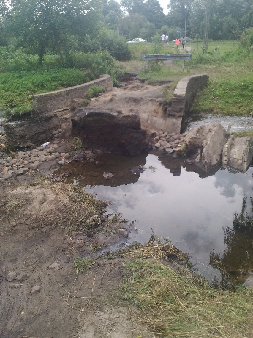 Ulewa sprzed kilku tygodni uszkodziła mostek w Radomiu 
