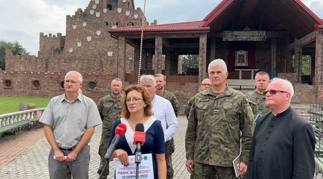 Na piknik wojskowy w Kałkowie zapraszała między innymi poseł Agata Wojtyszek