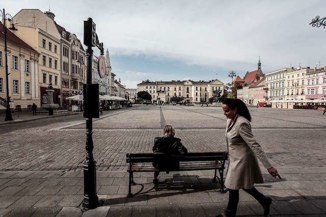 W najbliższych tygodniach ma zapaść decyzja, czy stary rynek wzbogaci się o zachodnią pierzeję, czy odnawiana będzie tylko jego płyta.