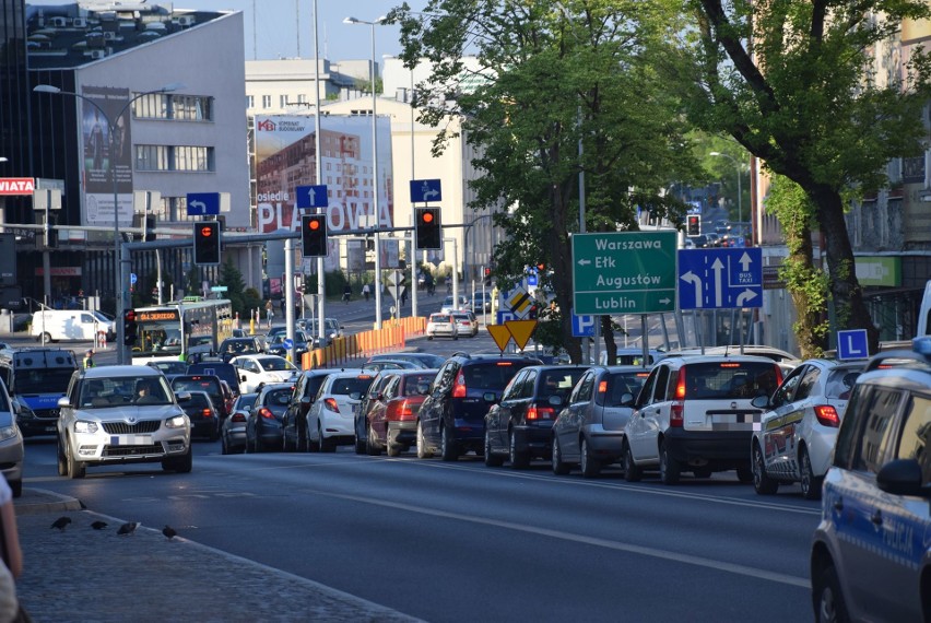 Wypadek na Sienkiewicza: BMW potrąciło pieszego przy przystankach obok Białówny (zdjęcia)