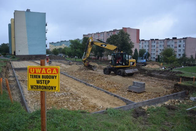Prace przy budowie parkingu na osiedlu w Małogoszczu już ruszyły.