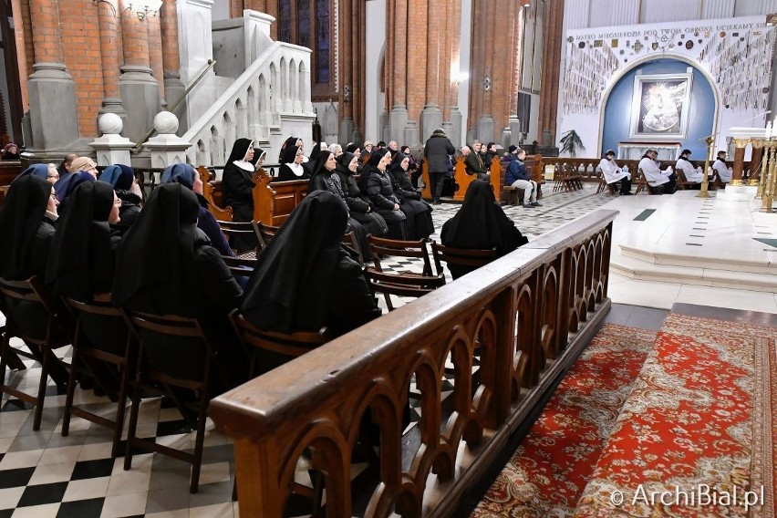 Abp Senior Edward Ozorowski na zakończenie Mszy św....