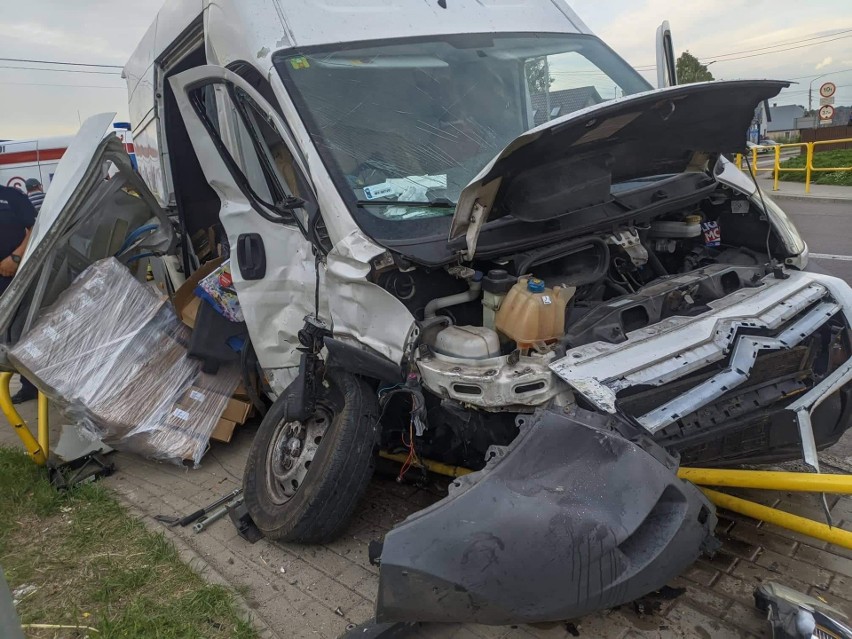 Knyszyn. Wypadek na DK 65. Zderzenie dwóch busów. Jedna osoba poszkodowana [ZDJĘCIA]