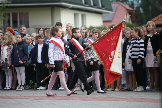 Rozpoczęcie roku szkolnego w szkole podstawowej im. Leonida Teligi w Ustce.