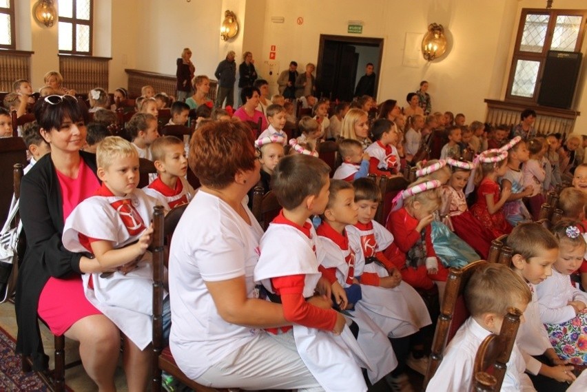 Po godz. 11 na plac Polonii Amerykańskiej dotarło 500 dzieci...