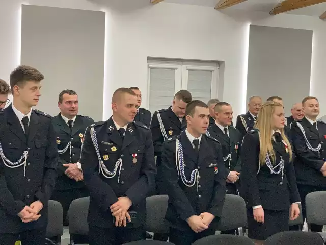 Walne zebranie Ochotniczej Straży Pożarnej w Prząsławiu. Były odznaczenia, podziękowania i zabawa karnawałowa.