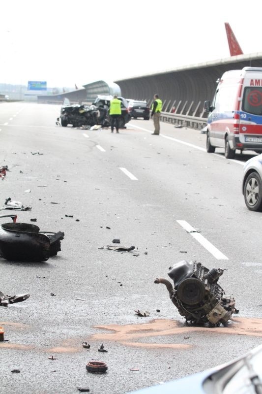 Wypadek na AOW. Kierowca jechał pod prąd