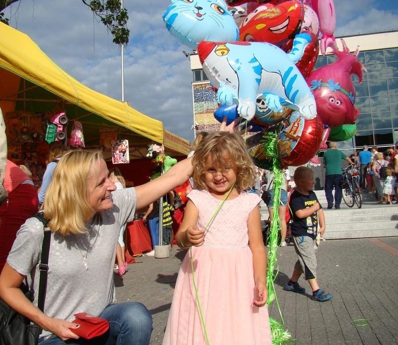 "Bajeczna fiesta" przed Oświęcimskim Centrum Kultury na pożegnanie wakacji