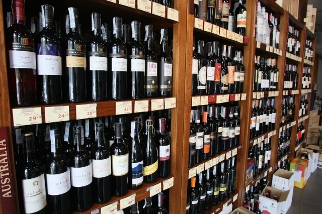 Wybierając wino warto zdać się na w profesjonalistę. Spośród setek dostępnych na rynku wybierze to najlepsze