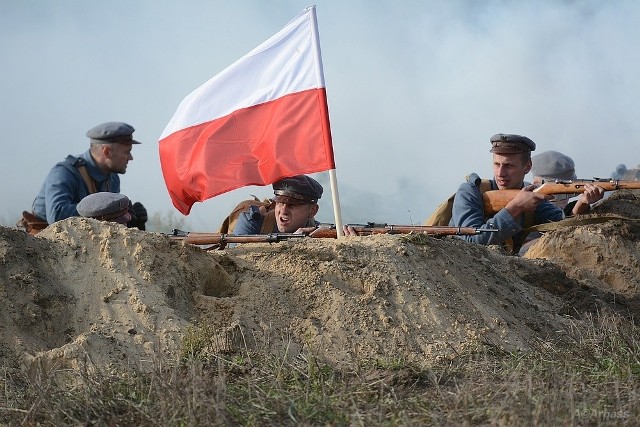 Rekonstrukcje w Brzustowie są bardzo widowiskowe. Nie brakuje tam pirotechniki, a rekonstruktorzy starają się bardzo wiernie oddać klimat krwawych wydarzeń.