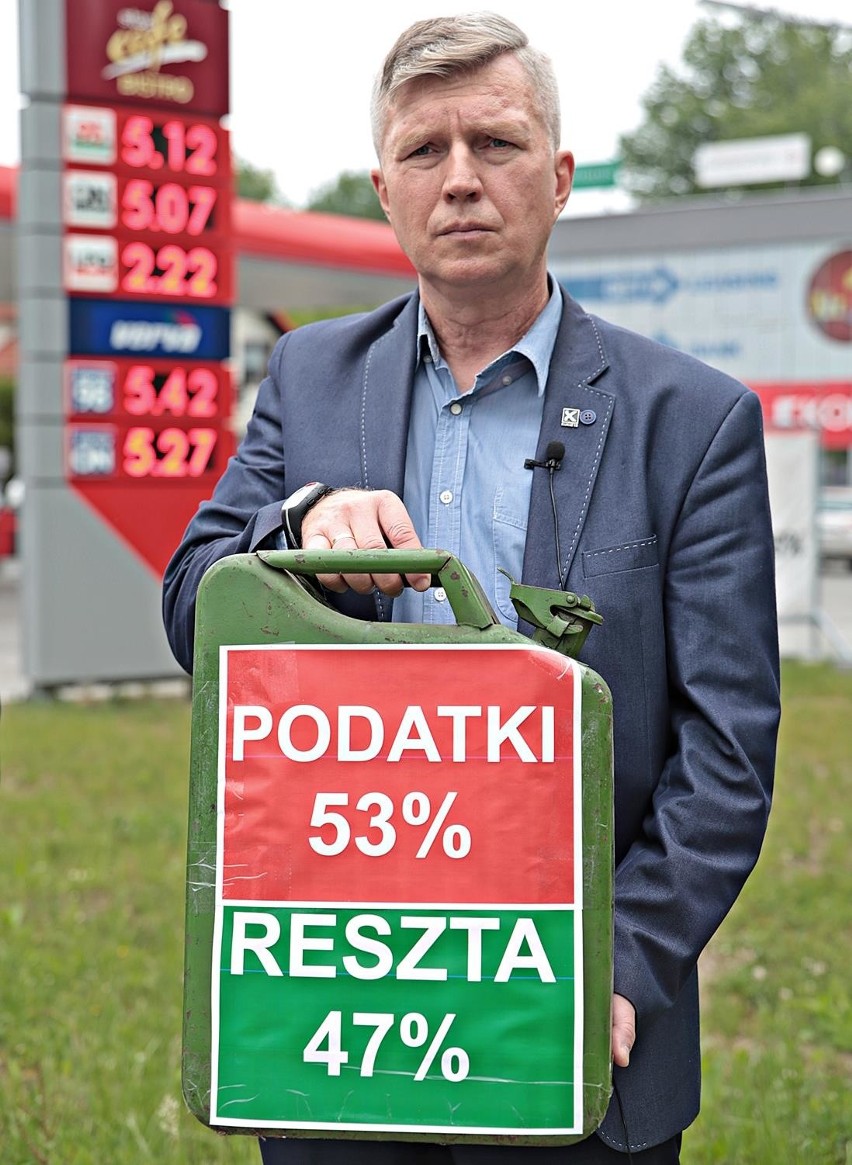 Protest na stacji paliw Orlen na al. Pokoju w Krakowie