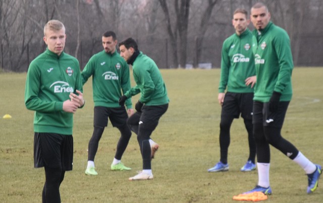 Trening piłkarzy Radomiaka na boisku przy Struga 63.