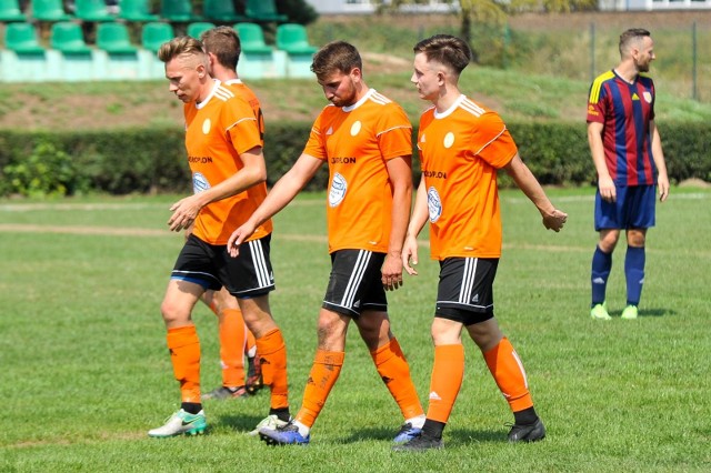 Damian Czech (z lewej) i Bartosz Sobczyński (w środku) to defensorzy, ale dobrze czują się również pod bramką rywala.