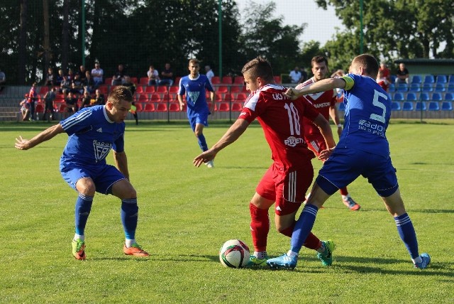 Fragment pojedynku Promnej z Bronią.