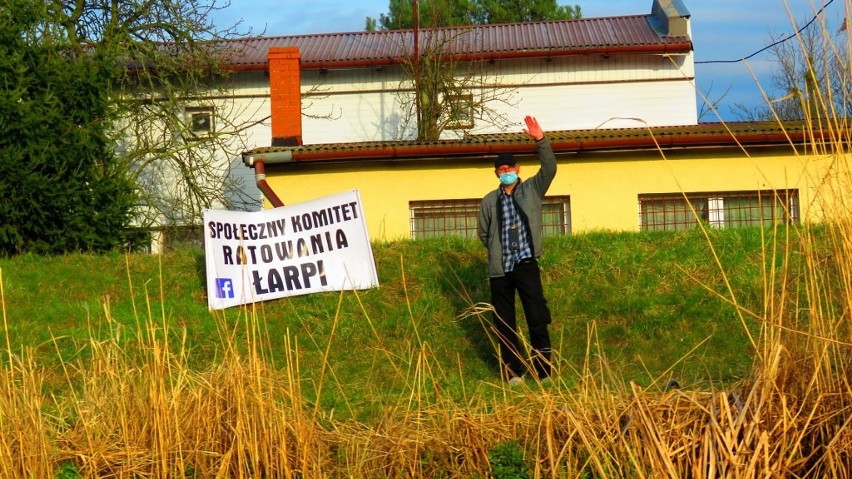 Police. Jacht wypłynął na Łarpię i utknął na mieliźnie. Tak wygląda rzeka po pogłębianiu