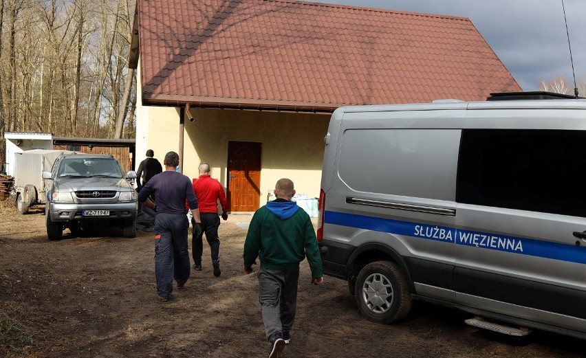 Pomoc dla uchodźców. Akcja myśliwych z KŁ "Jeleń", osadzonych w ZK w Przytułach Starych oraz służby więziennej