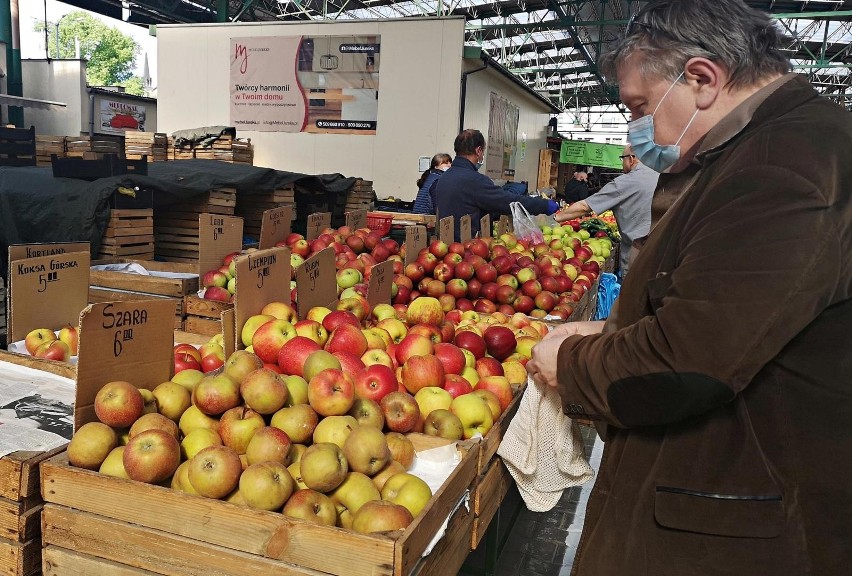 Jabłko wspomaga regulację poziomu cholesterolu oraz cukru we...