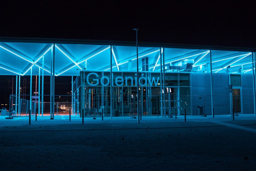 Rozświetlony i kolorowy dworzec w Goleniowie