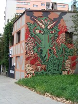 Nowy mural na Kozinach: zielony smok i człowiek z różańcem [ZDJĘCIA]