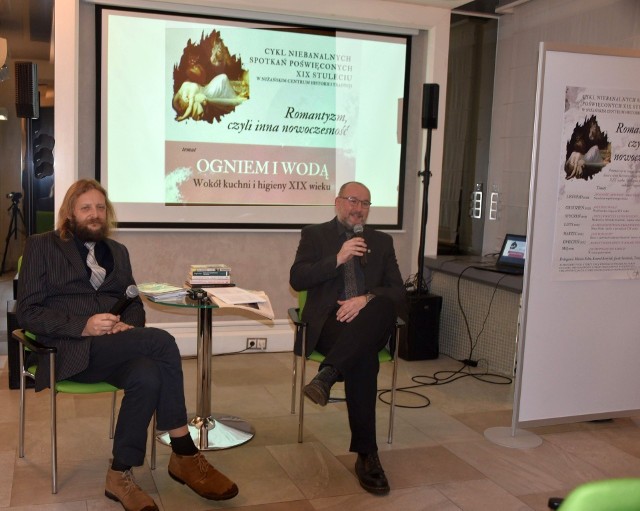 Tomasz Żbik oraz Marcin Folta podczas spotkania w Niżańskim Centrum Historii i Tradycji