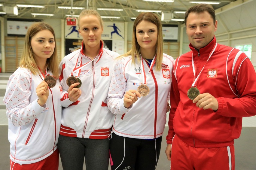 Chrzanowska, Łyczbińska, Jelińska i trener Borkowski.