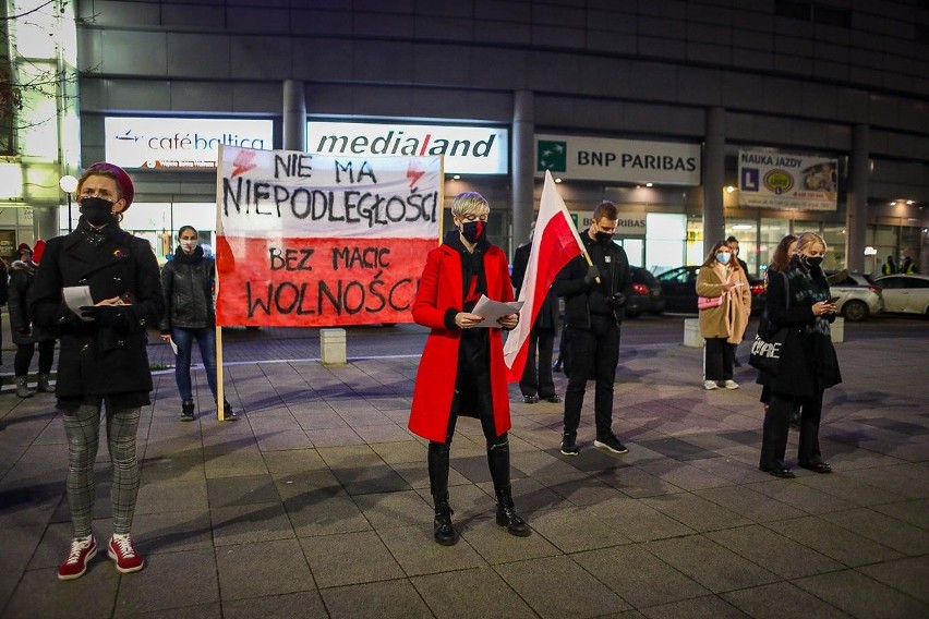 Strajk kobiet w Szczecinie. Wiersz w obronie praw kobiet i nawiązanie do Święta Niepodległości