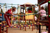 Dzieci z Grabowej marzą o placu zabaw. W sieci powstała zbiórka, by mogły dostać prezent na Dzień Dziecka