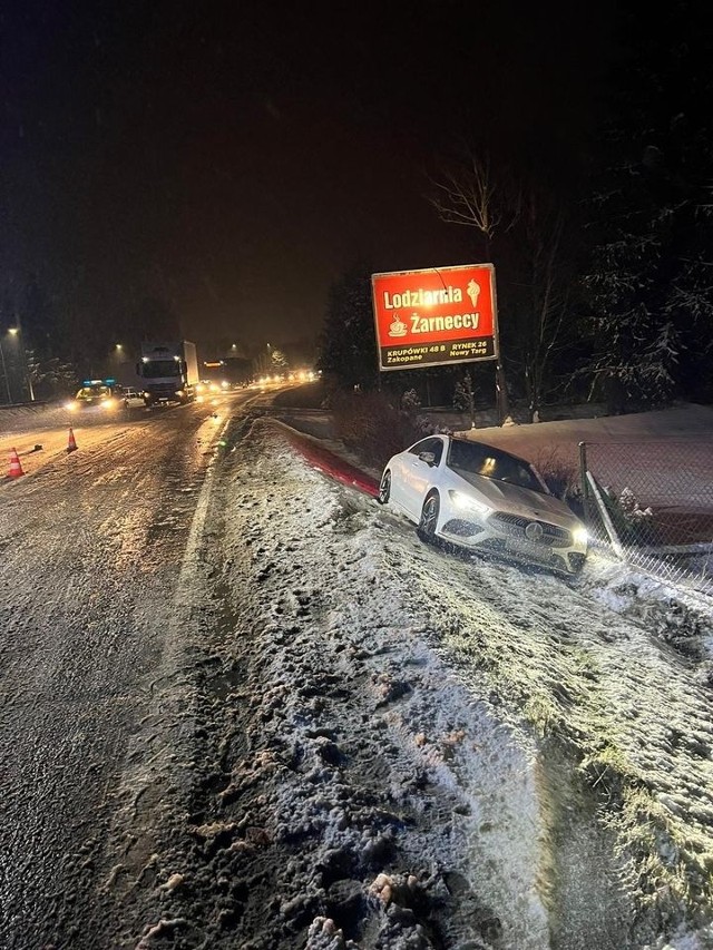 Nocne zderzenie dwóch samochodów w Poroninie