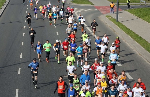 W niedzielę odbędzie się kolejna edycja „DOZ Maraton Łódź”.Trasa biegu prowadzi przez całą Łódź.Praktycznie do godz. 15 miasto będzie zablokowane.Mapy, zmiany tras w MPK i inne informacje - kliknij kolejne zdjęcia...Pogoda na weekend: