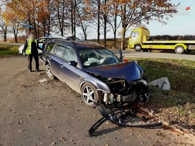 Samochód dachował na ulicy Libowiec w Jastrzębiu-Zdroju. Kierowca był pijany