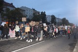 Gdynia: Protest przeciwników zaostrzenia ustawy antyaborcyjnej w centrum miasta. 27.10.2020. Zablokowane ulice, zakłócenia w komunikacji