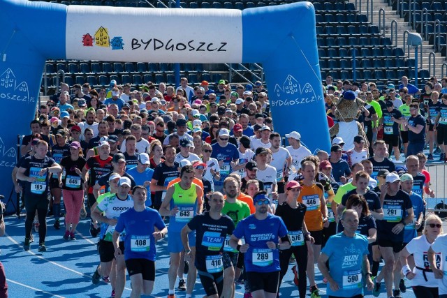 W środę, 1 maja, w Bydgoszczy odbyła się impreza biegowa "Bydgoszcz na start", którą zorganizował Kujawsko-Pomorski Związek Lekkiej Atletyki. Bieg wystartował o godzinie 10 ze stadionu Zawiszy. Uczestnicy pobiegli 10 km, m.in., ulicami: Gdańską, 3 Maja, Markwarta, al Ossolińskich, Powstańców Wielkopolskich. Remont węzła przy Szarych Szeregów w Bydgoszczy. Wideo z dronaZapraszamy do obejrzenia naszej fotorelacji